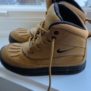 Nike Brown and Black Outdoor Boots